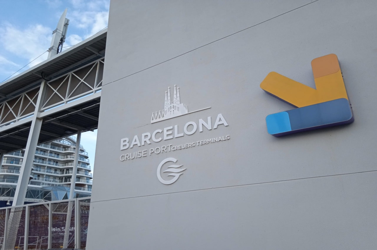cruise terminal of Barcelona Muelle adosado