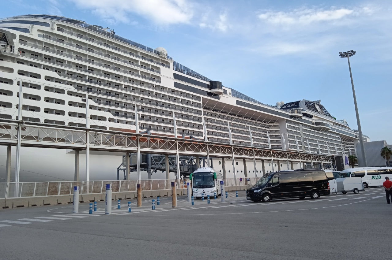 port de croisières de Barcelone  Muelle adosado
