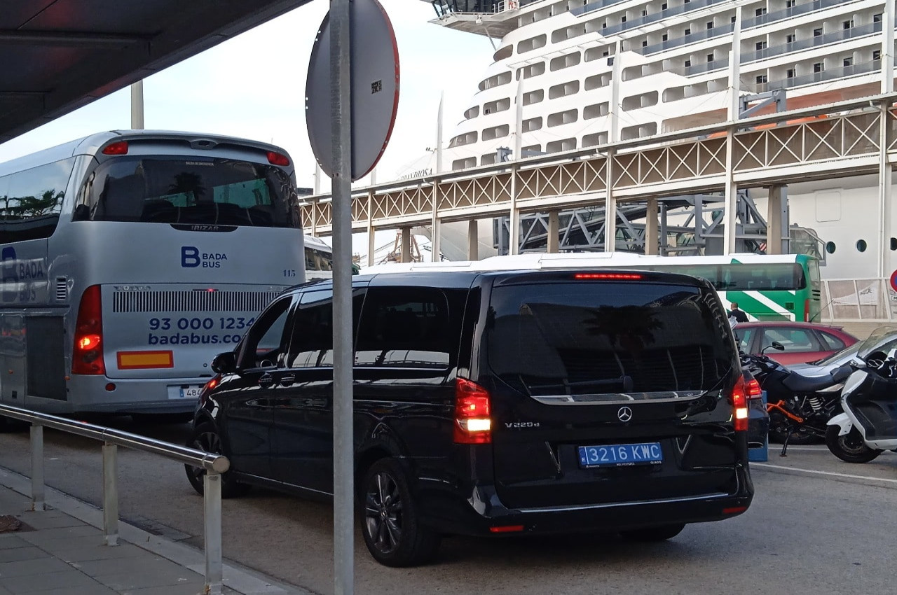 Dépose de passagers au port de croisières de Barcelone