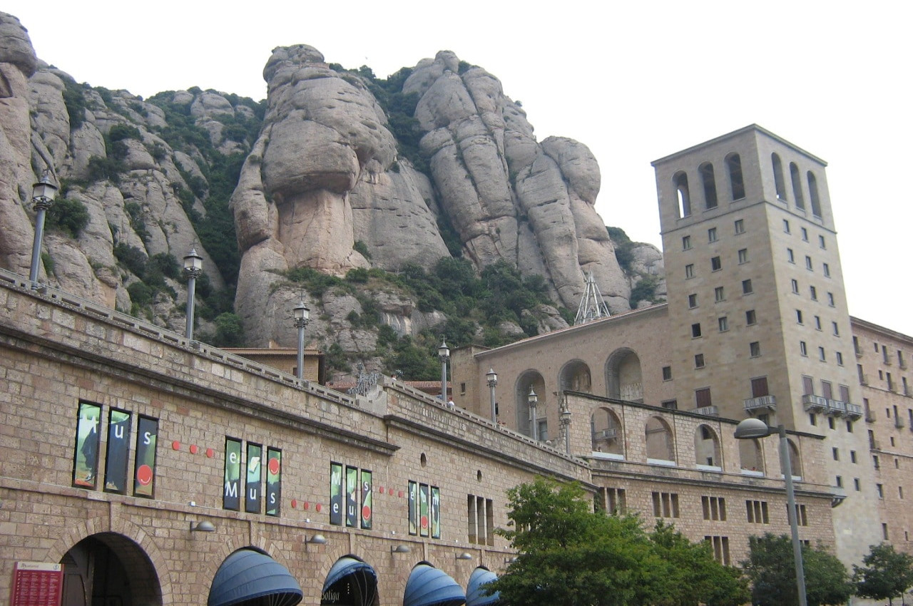 monasterio de Montserrat y montaña